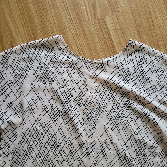 Line Pattern Shirt Womens Size Medium Pink Dusty Rose Background With Black Line - Picture 3 of 10